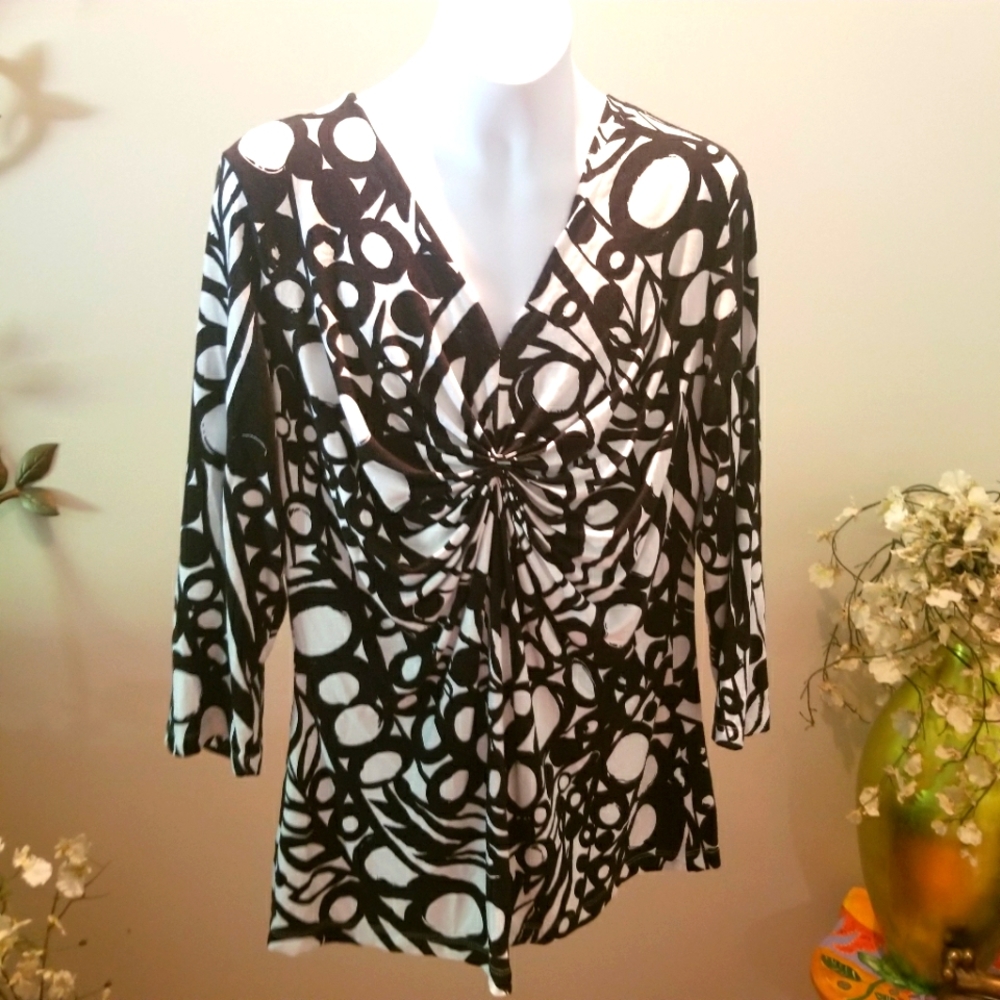 Tribella Black & White Knit Shirt